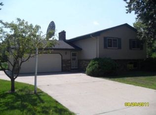 1084 126th Ln NE, Blaine, MN 55434