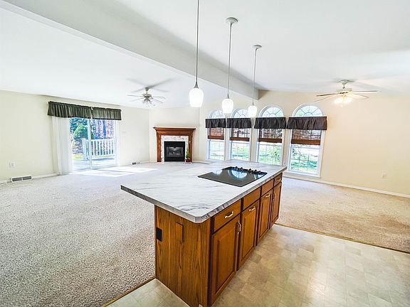 5th image of 47 Baltusrol Dr