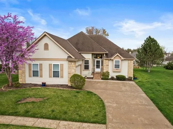 4125 SW James Younger Dr, Lees Summit, MO 64082