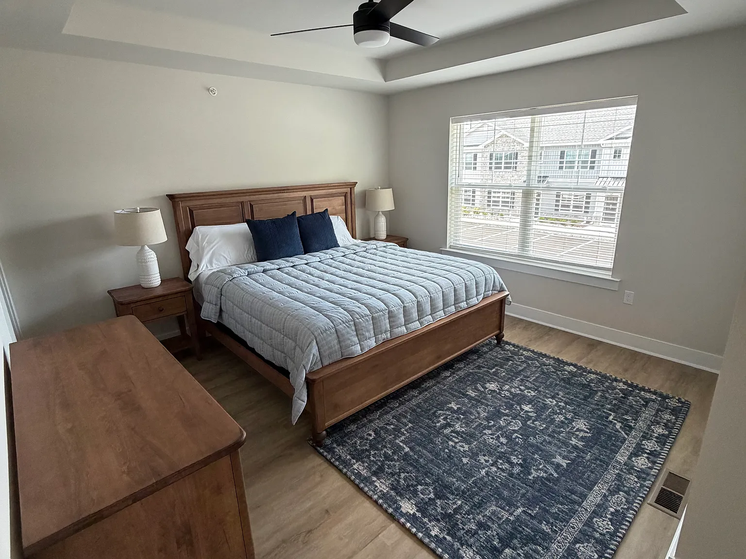2 bed, 2.5 bath, 1400 sqft, $2,500 — Photo 4
