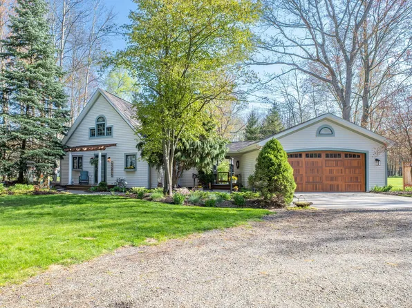 9362 Club House Dr W, Stanwood, MI 49346