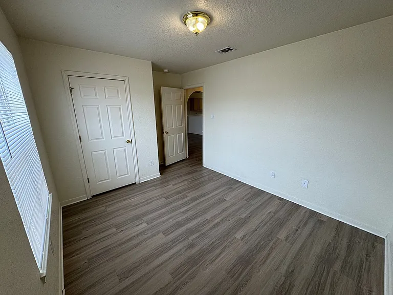 1606 Dugger Cir #B — Photo 9