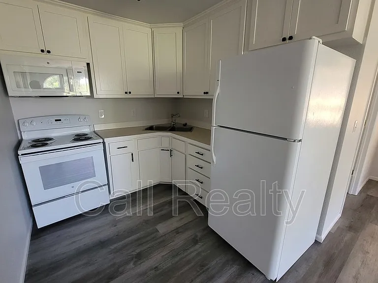 11122 E Valleyway Ave #UPPER — Photo 5