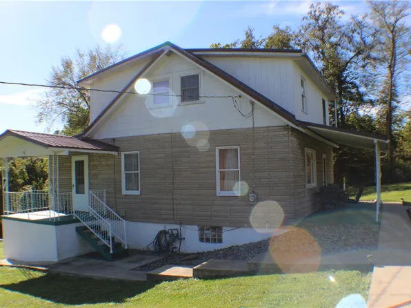 16 Church St, Millsboro, PA 15348