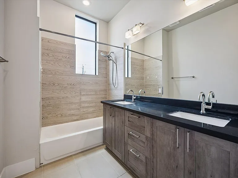 2401 Crawford St #C4B — Photo 12