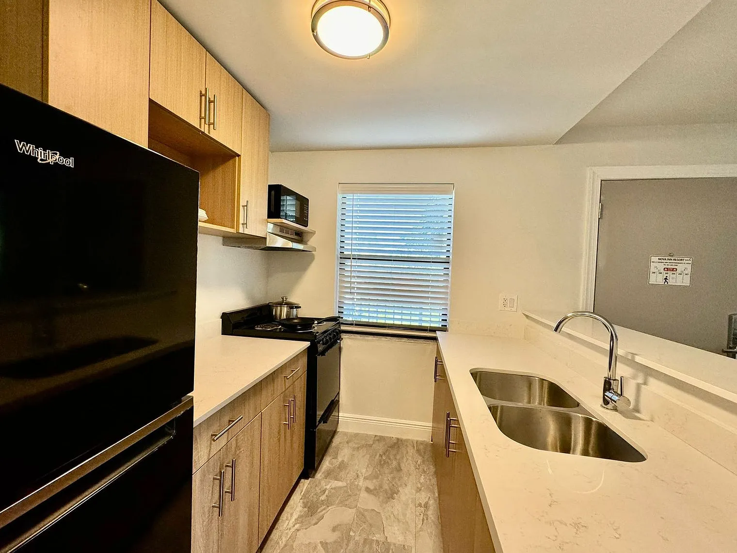 1 bed, 1.0 bath, $4,020 — Photo 4