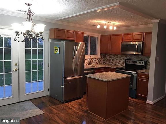 3rd image of 1726 Saunders Way