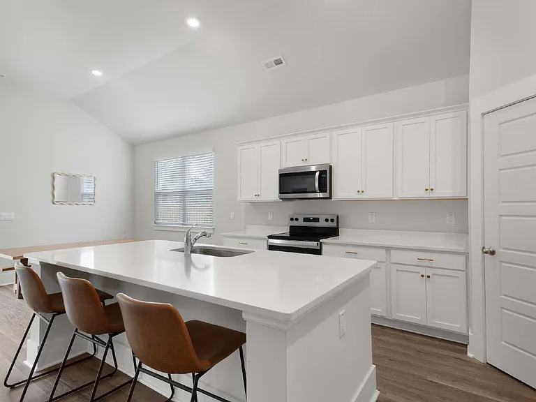 322 Whalebone Ave — Photo 13