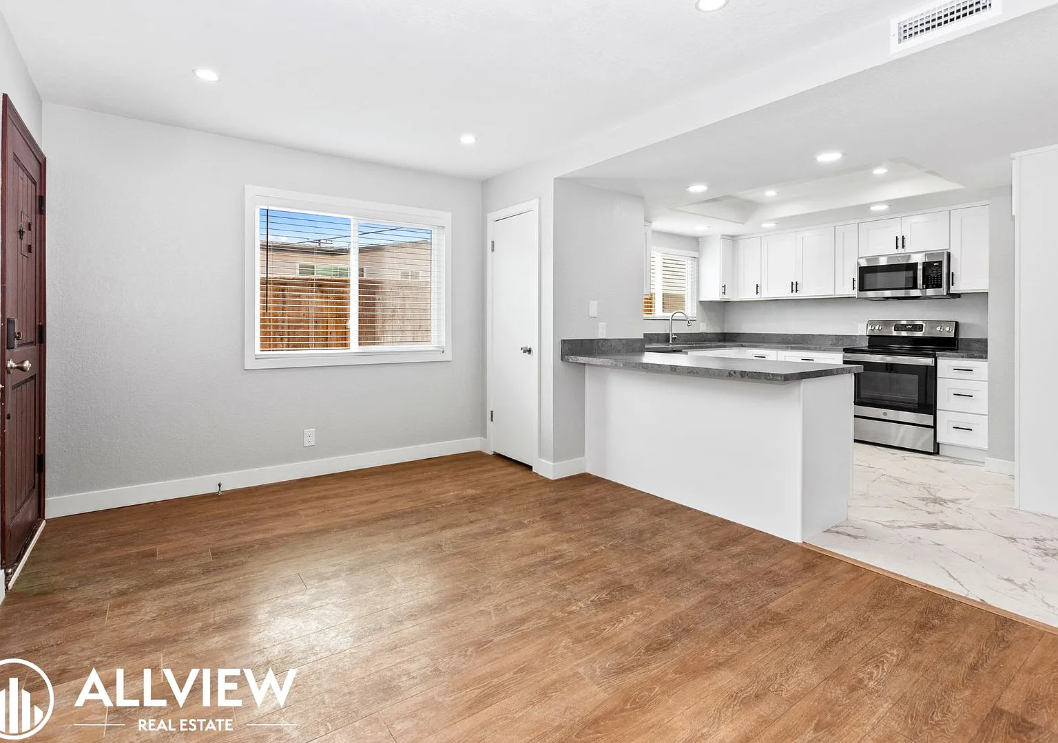 Fully Remodeled 2 Bed 2 Bath Gem Available in San Clemente! — Photo 3