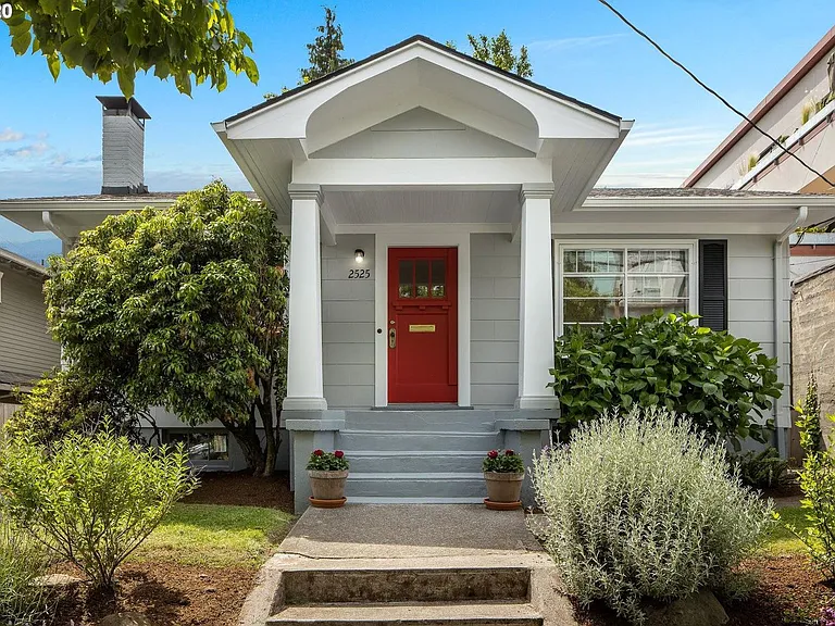 2525 SE 26th Ave — Photo 1