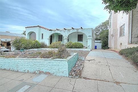 1st image of 2887 Kalmia Pl