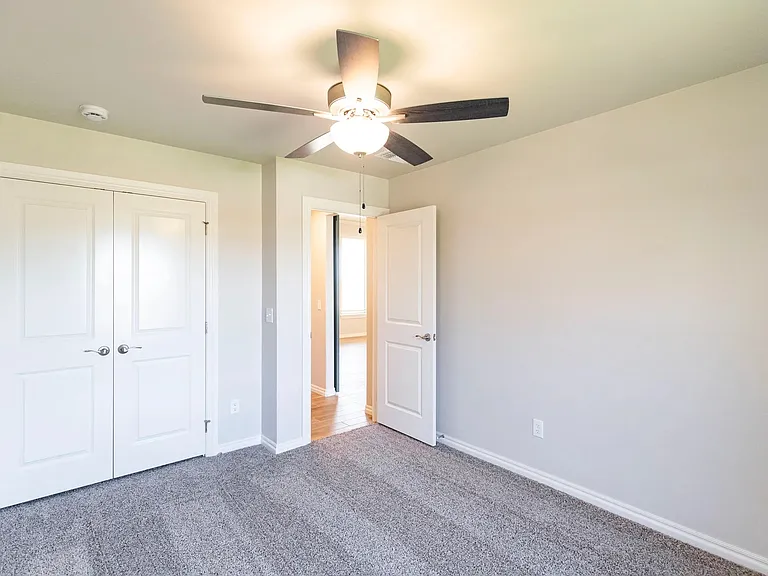 10409 SW 52nd St — Photo 3