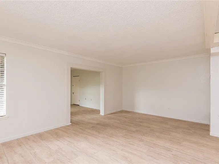 5133 Middlecoff Rd — Photo 4
