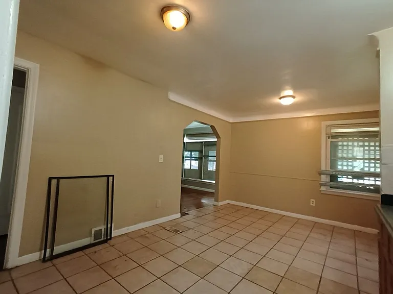 15421 Stout St — Photo 9