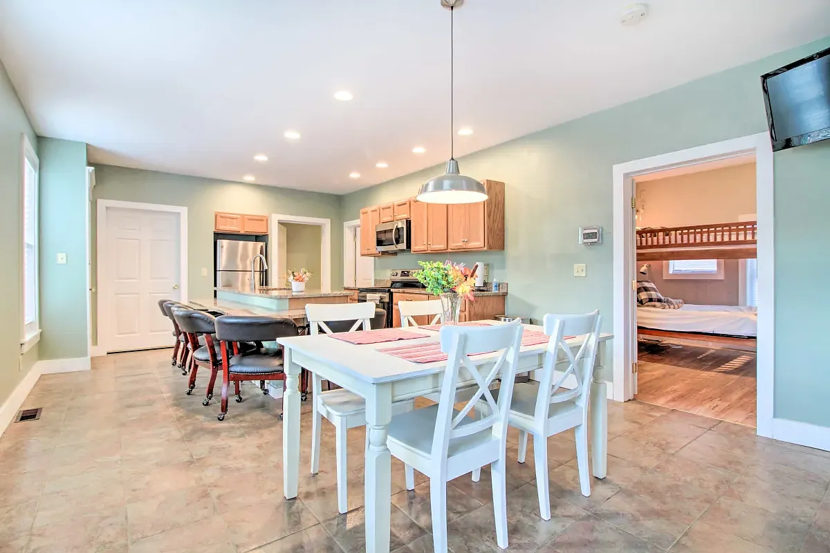 2 bed, 1000 sqft, $2,500 — Photo 3