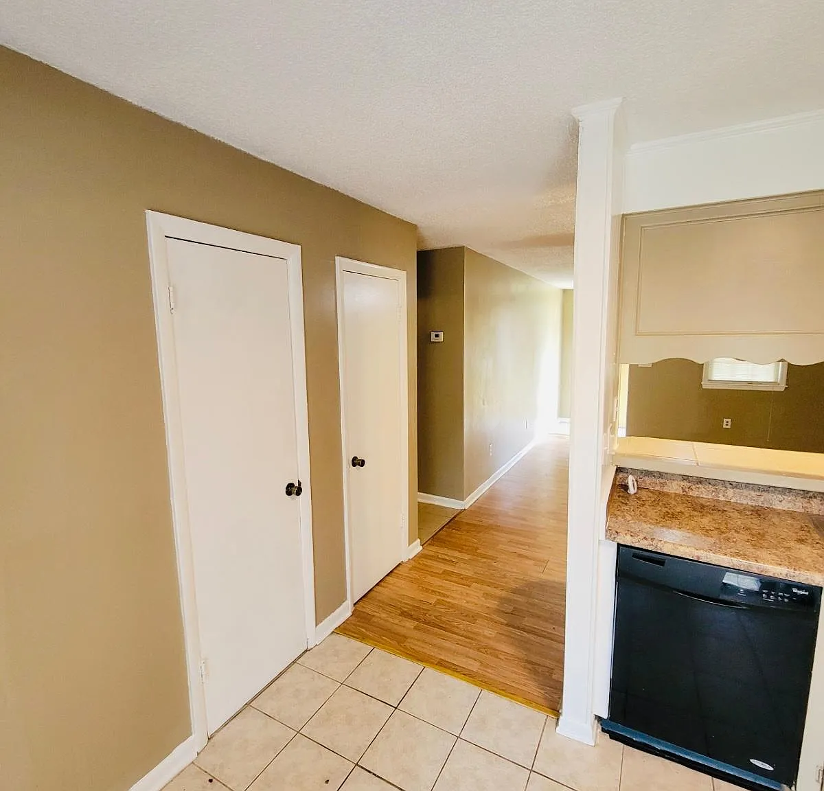 2 bed, 800 sqft, $1,200 — Photo 3
