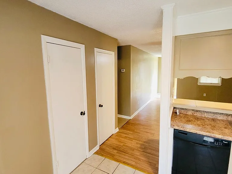 2871 Glenn Hills Cir #B — Photo 3