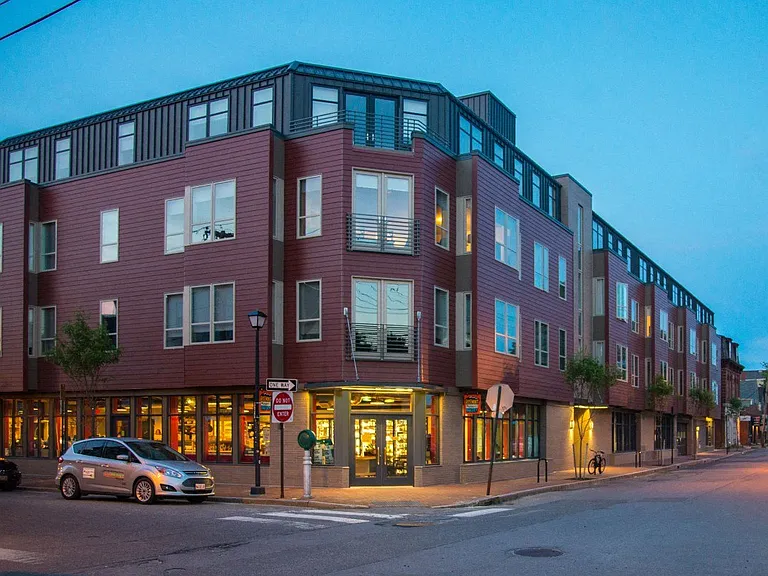 183 Brackett St — Photo 2