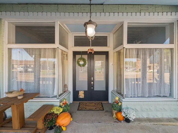 8 E Main St, Decaturville, TN 38329