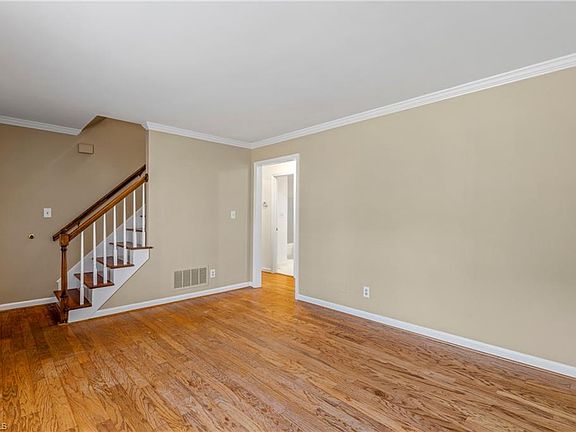 5th image of 8 Barrett Pl
