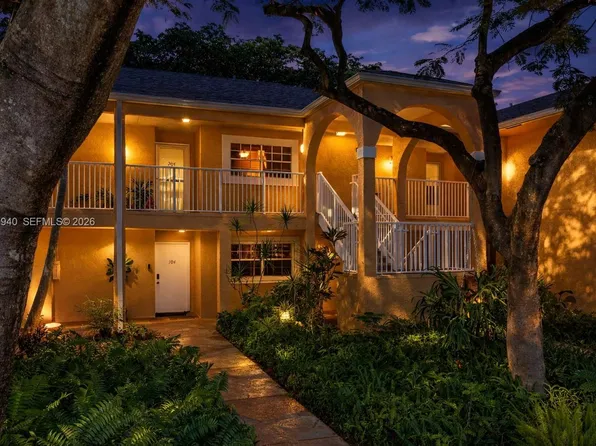 401 SE 10th St APT B205, Dania, FL 33004