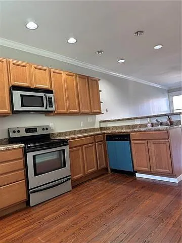 2 bed, 1.0 bath, 900 sqft, $1,600 — Photo 4