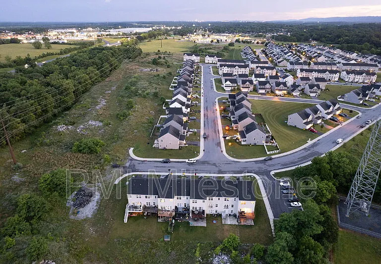 367 Ontario Dr #FALLING WATERS — Photo 90