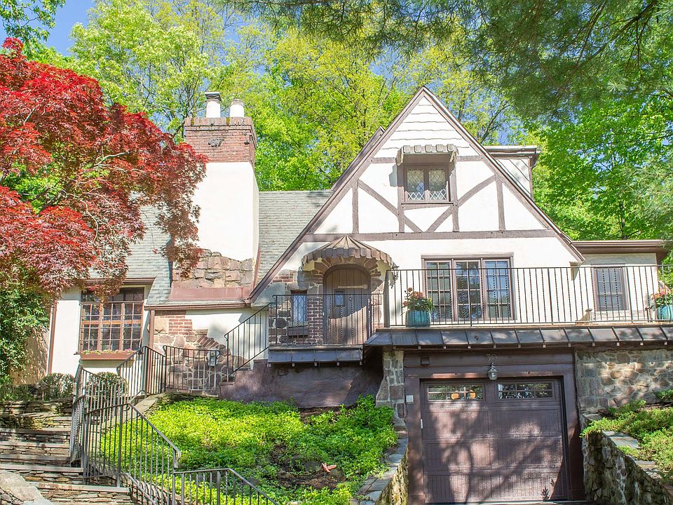 1st image of 30 Crestwood Dr