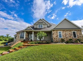 8217 Hollopeter Rd, Leo, IN 46765