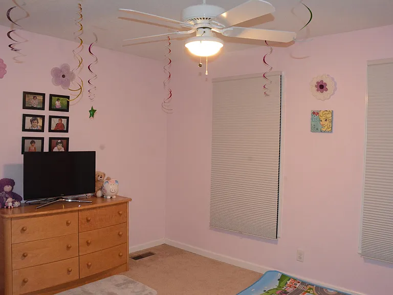 8811 Hawthorne Dr — Photo 19