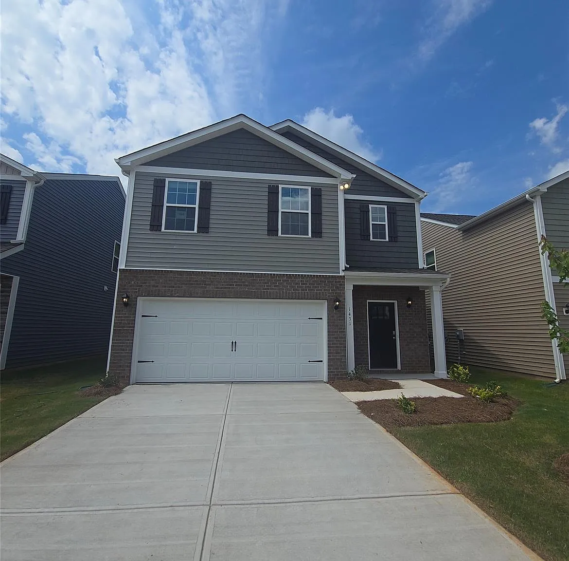 5 bed, 3.0 bath, 2368 sqft, $2,295 — Photo 1
