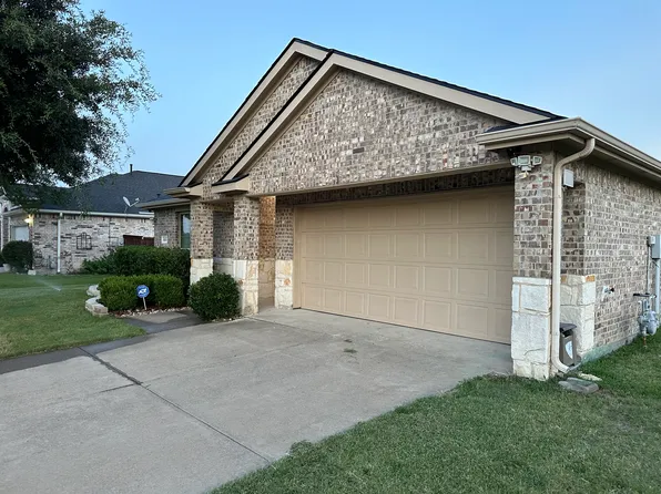 211 Patriot Pkwy, Forney, TX 75126