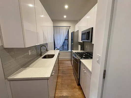 Rented by Buchbinder & Warren | media 4