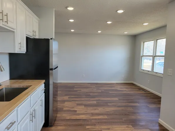 Fairfax Dr - 2251, 2251 Fairfax Dr, Pella, IA 50219