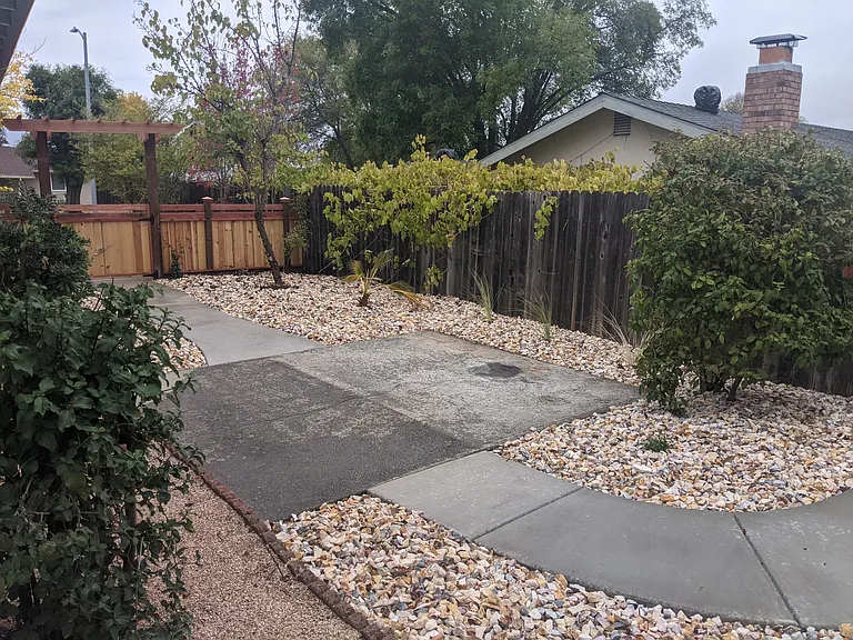 408 Springvalley Dr — Photo 17