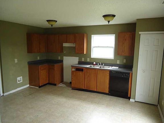2nd image of 943 Shenandoah Way #1494