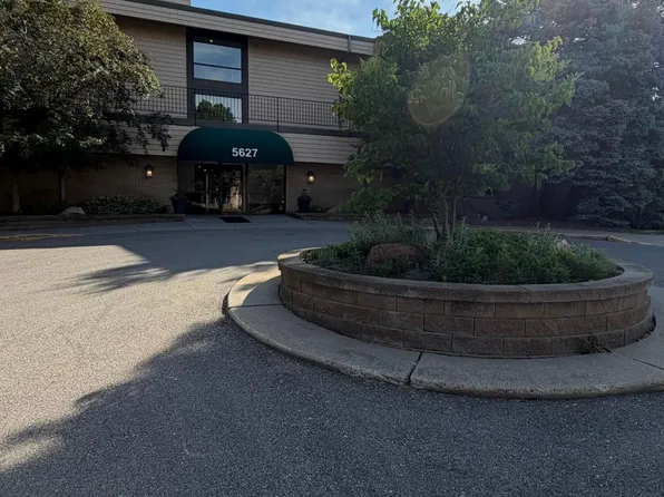 5627 Green Circle Dr APT 219, Minnetonka, MN 55343
