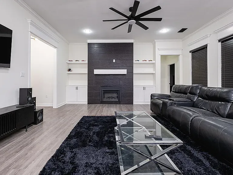 7922 Kanis Pines Dr — Photo 3