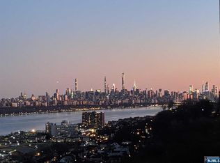 4 Horizon Rd APT 1002, Fort Lee, NJ 07024