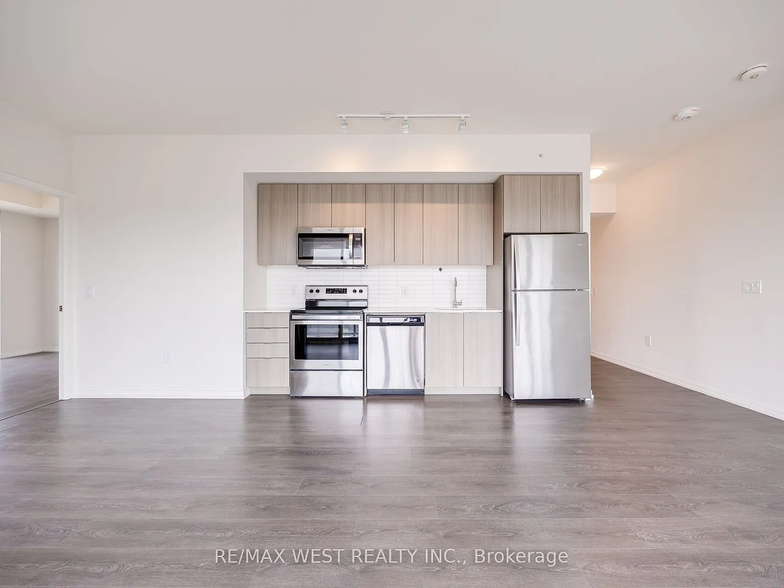 2 bed, $3,100 — Photo 4