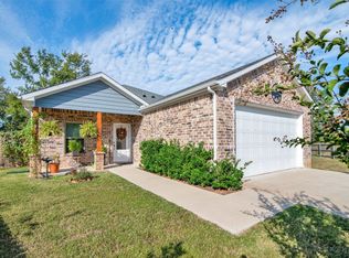 531 Forrest Ln, Denison, TX 75021