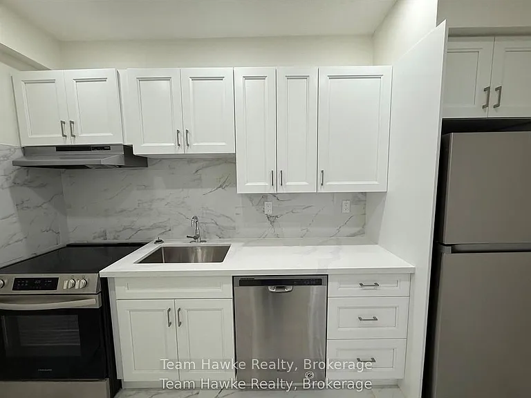 521 Bay St #13 — Photo 3