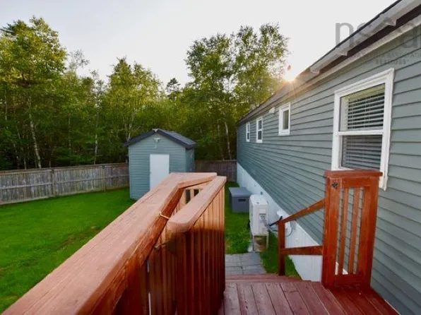 1647 Frankie Dr, Beaver Bank, NS B4E 2N1