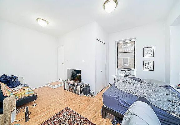 3rd image of 171 E 81st St #2H