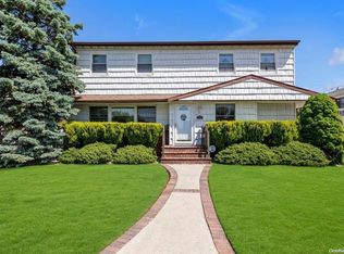 25 Columbia Rd, Hicksville, NY 11801