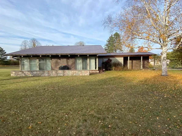 616 Holiday Dr, Bellaire, MI 49615