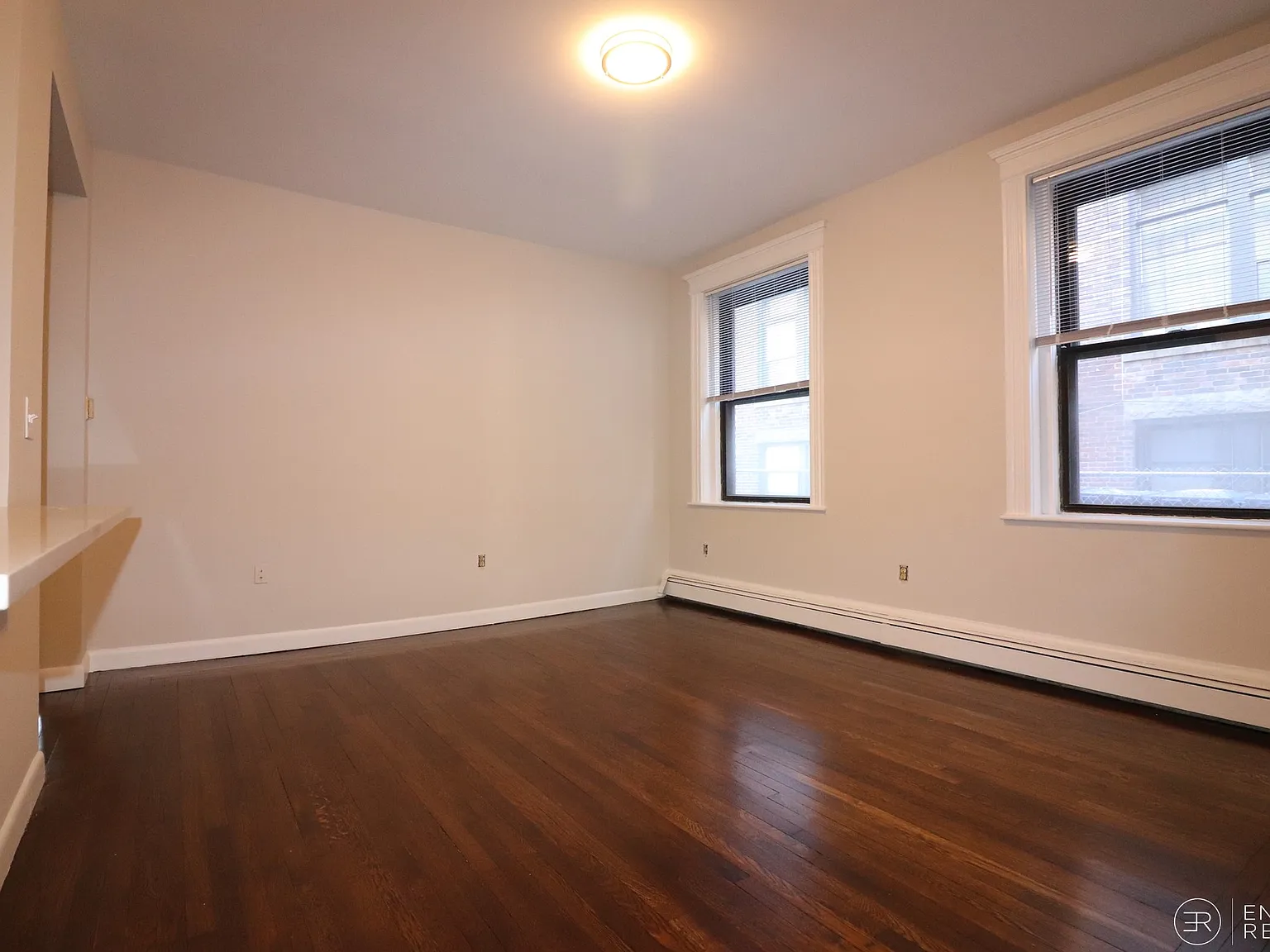 3 bed, 1300 sqft, $4,400 — Photo 2