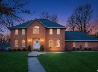 9711 N Cherrybark Ct, Peoria, IL 61615