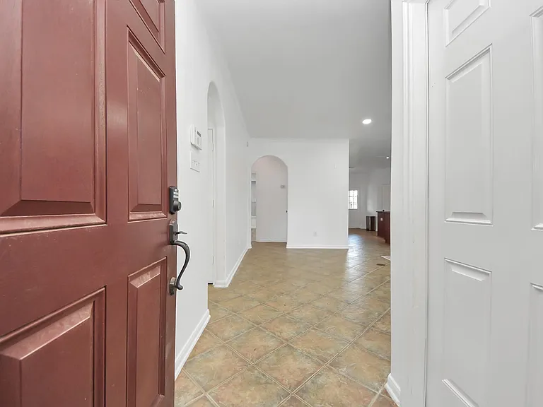 7330 Jacobs Well Dr — Photo 2