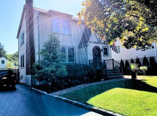 144 Soundview Rd, Huntington, NY 11743